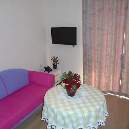 شقة Lacin